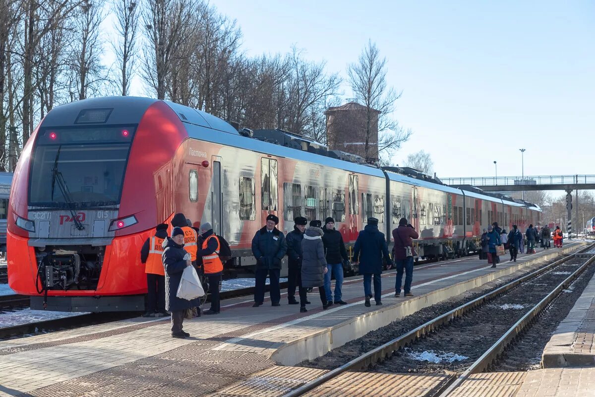 Поезд «Ласточка» 820в Псков — Петрозаводск. Поезд Ласточка Псков. ЖД вокзал Псков Ласточка. РЖД Ласточка Псков. Поезд ласточка спб псков