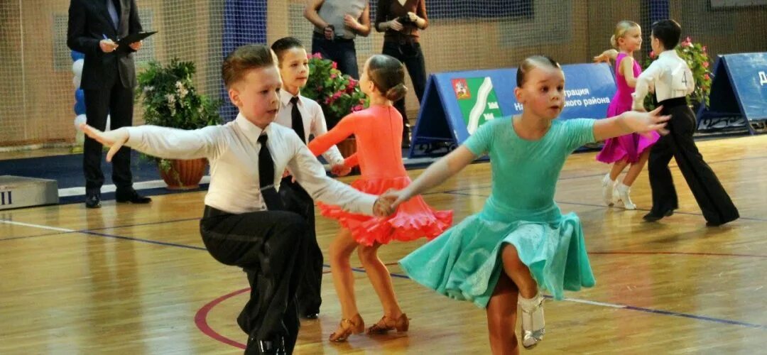 спортивные танцы конкурсы. спортивные танцы для детей. танец частями тела конкурс. спортивные бальные танцы сеньоры латина. спортивные бальные танцы соревнования.