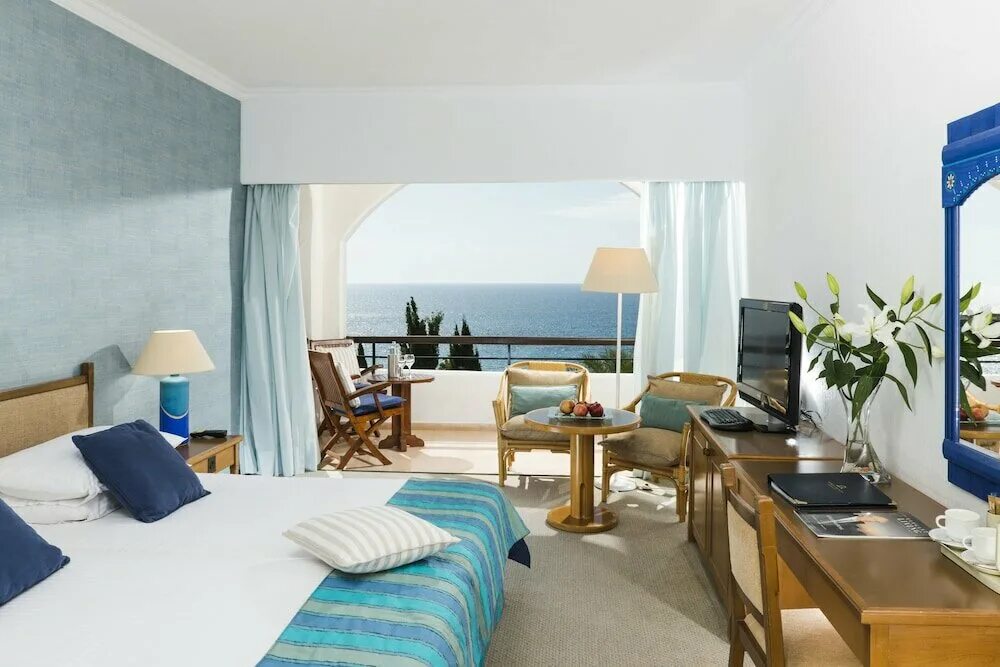 Coral beach hotel resort. Coral Beach Hotel & Resort 5*. Корал Бич Резорт Кипр. Пафос / Paphos Coral Beach Hotel & Resort 5. Отель 5 Coral Beach Hotel & Resort номера.