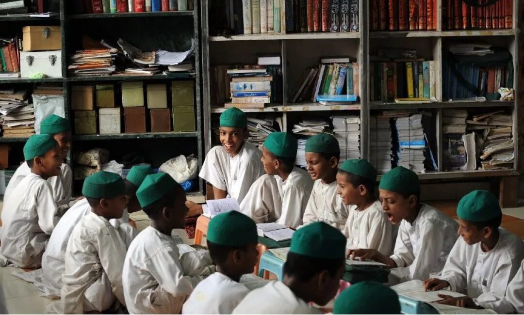 Медресе Коран. Медресе дети Коран. Образование в Исламе. Медресе мусульманская школа. Средняя школа у мусульман