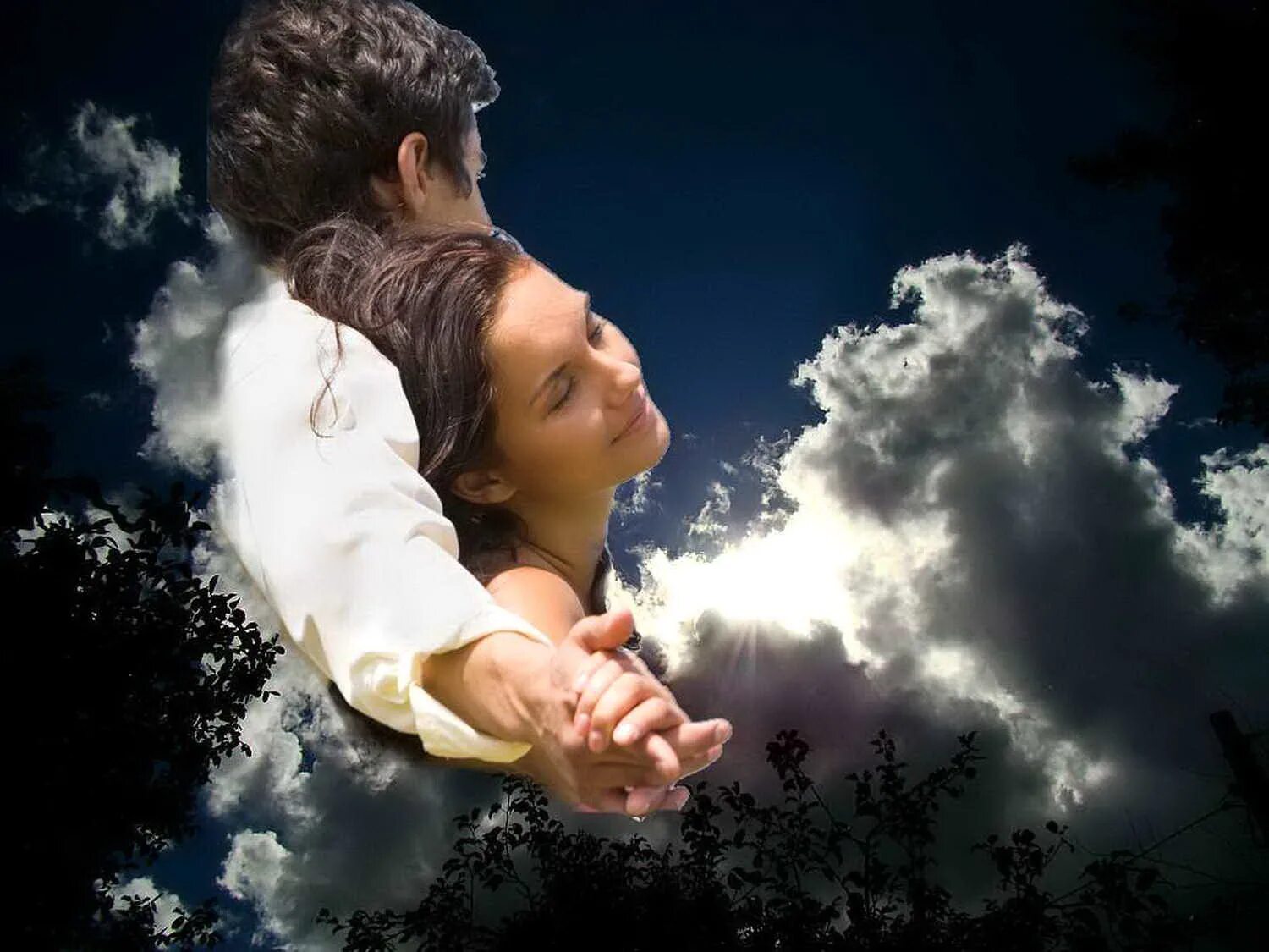 Мама смотрит с небес. Влюбленные в облаках. Влюбленные в небо. Девушка мечтает о любви. Небо любви.