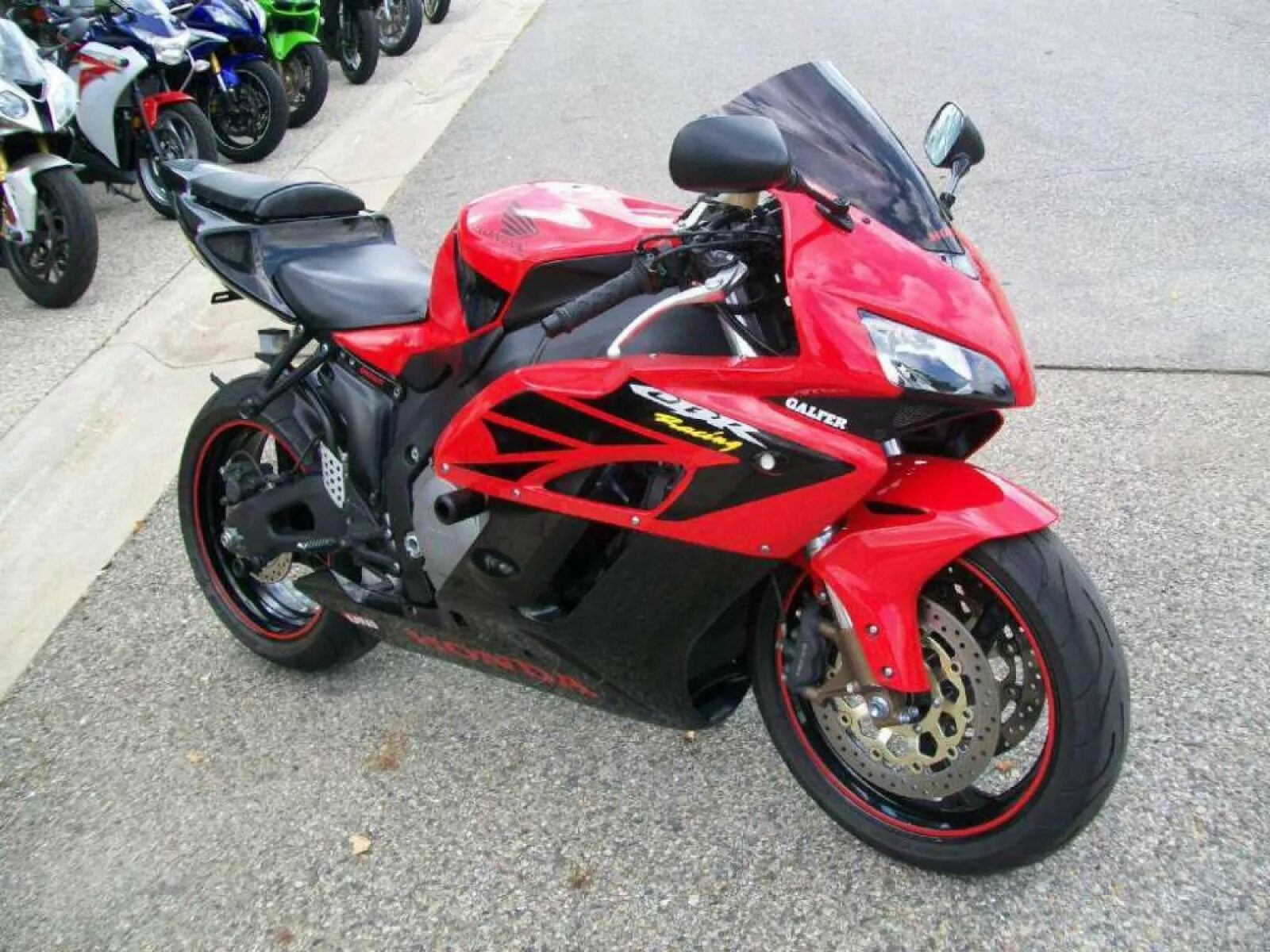 Купить хонду сбр 1000рр. Honda cbr1000rr. Honda 1000rr. Хонда СБР 1000рр 2005. Honda CBR 2005.