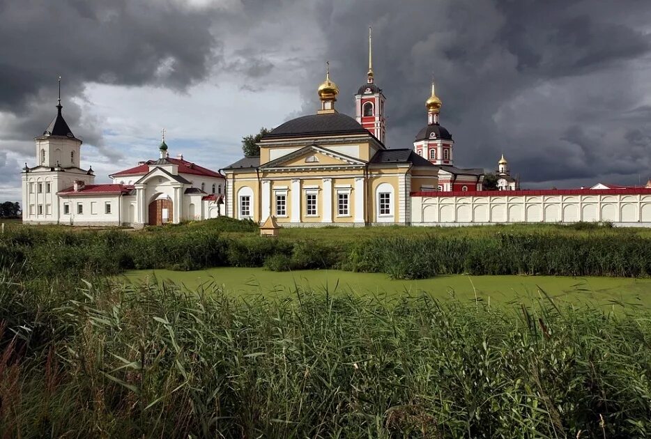 Варни це. Троице-Варницкий монастырь. Сергиев Варницкий монастырь. Троицко Сергиевский Варницкий монастырь. Троице Сергиев Варницкий монастырь в Ростове Великом.