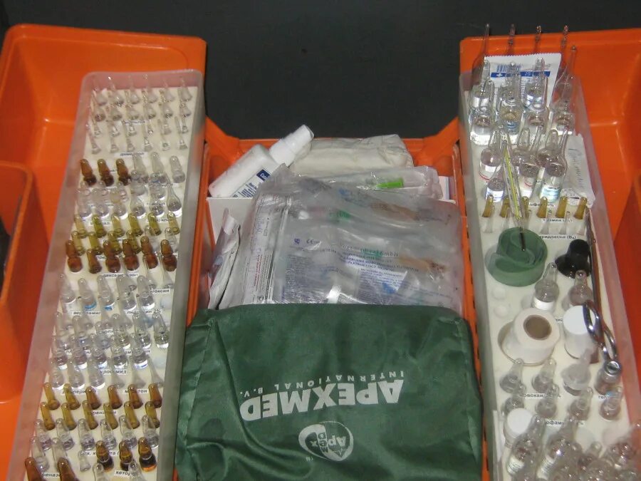 Чемодан врача скорой помощи. Укладка скорой помощи умсп-01пм. Укладка фельдшера. Укладка скорой помощи умсп-01пм. Укладка врача скорой медицинской помощи чемодан.