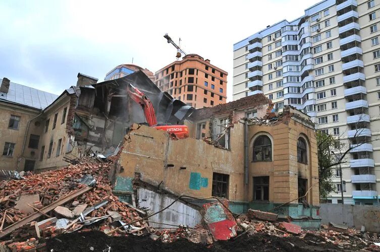 Снос домов в московской области. Снесенные дома. Сносят здание. Аварийные дома. Сносят старый дом.