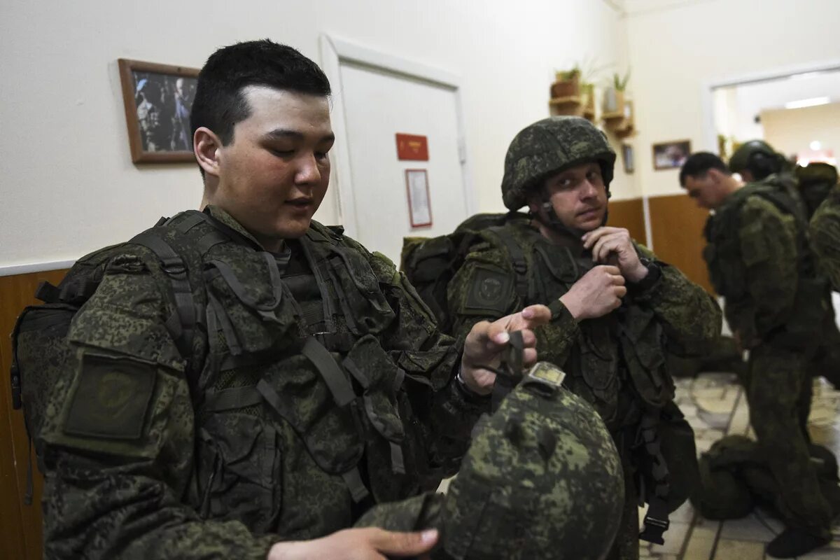 Военная тревога в России. Подъем военнослужащих. Экипировка военнослужащего по тревоге. Солдат поднят по тревоге. Тревога в ульяновске