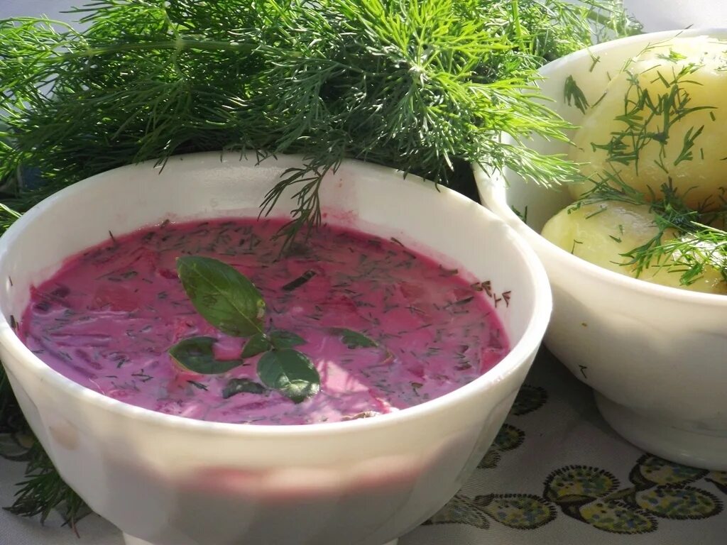 Холодник на минералке. Холодник на минералке. Белорусский холодник из свеклы. Холодник белорусский рецепт. Холодник на минералке.