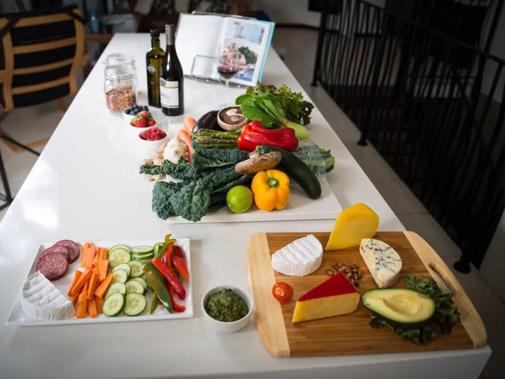 опора тонировка под венге. стол на клиньях. стол кухонный деревянный. красивая сервировка стола. стол 9 на дом.