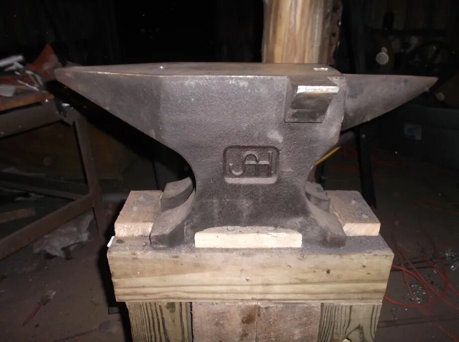 Наковальни времени. Adjustable anvil наковальня сучкорез. гигантская наковальня. самые большие наковальни. самая большая наковальня.