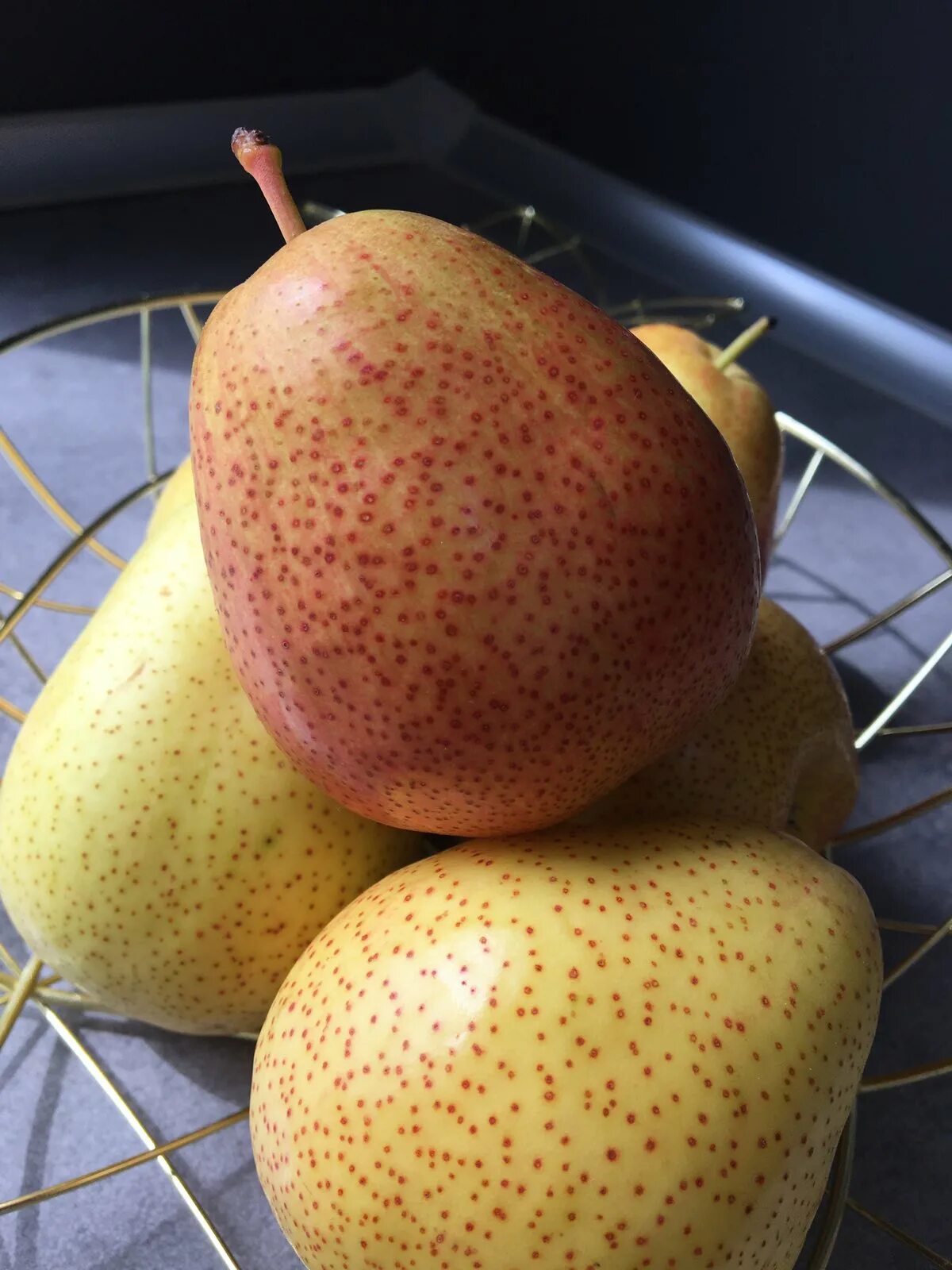 Груша форель 1кг. Сорт груши форель. Сорт груши форель. Форелевая груша. Форелевая груша.