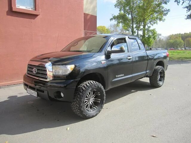Литье toyota tundra r20. Шина тундра. Колеса на тойота тундра. Шина тундра. Тундра на грязевой резине.