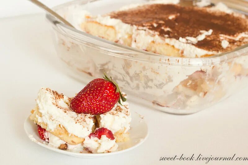 крем чиз маскарпоне. маскарпоне со сливками и сахарной пудрой. крем с маскарпоне для торта. взбитые сливки мягкие пики. маскарпоне со сливками и сахарной пудрой.