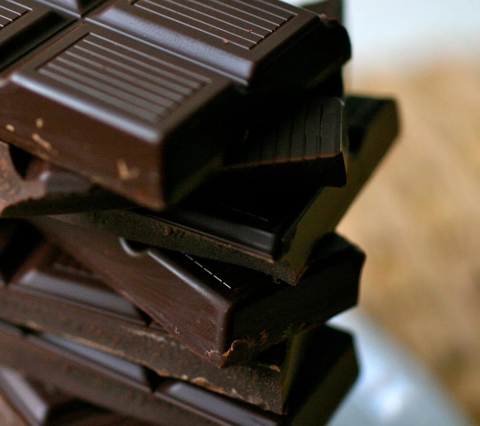 Добавить шоколад какая большая. "Горький шоколад" Barbara. Черный шоколад Тринити. Черный Горький шоколад. Шоколад Горький.
