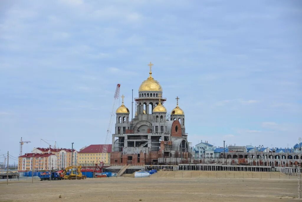 Храм Салехард. Строящийся храм в Салехарде. Салехард храм Преображения Господня. Салехард Церковь стройка.