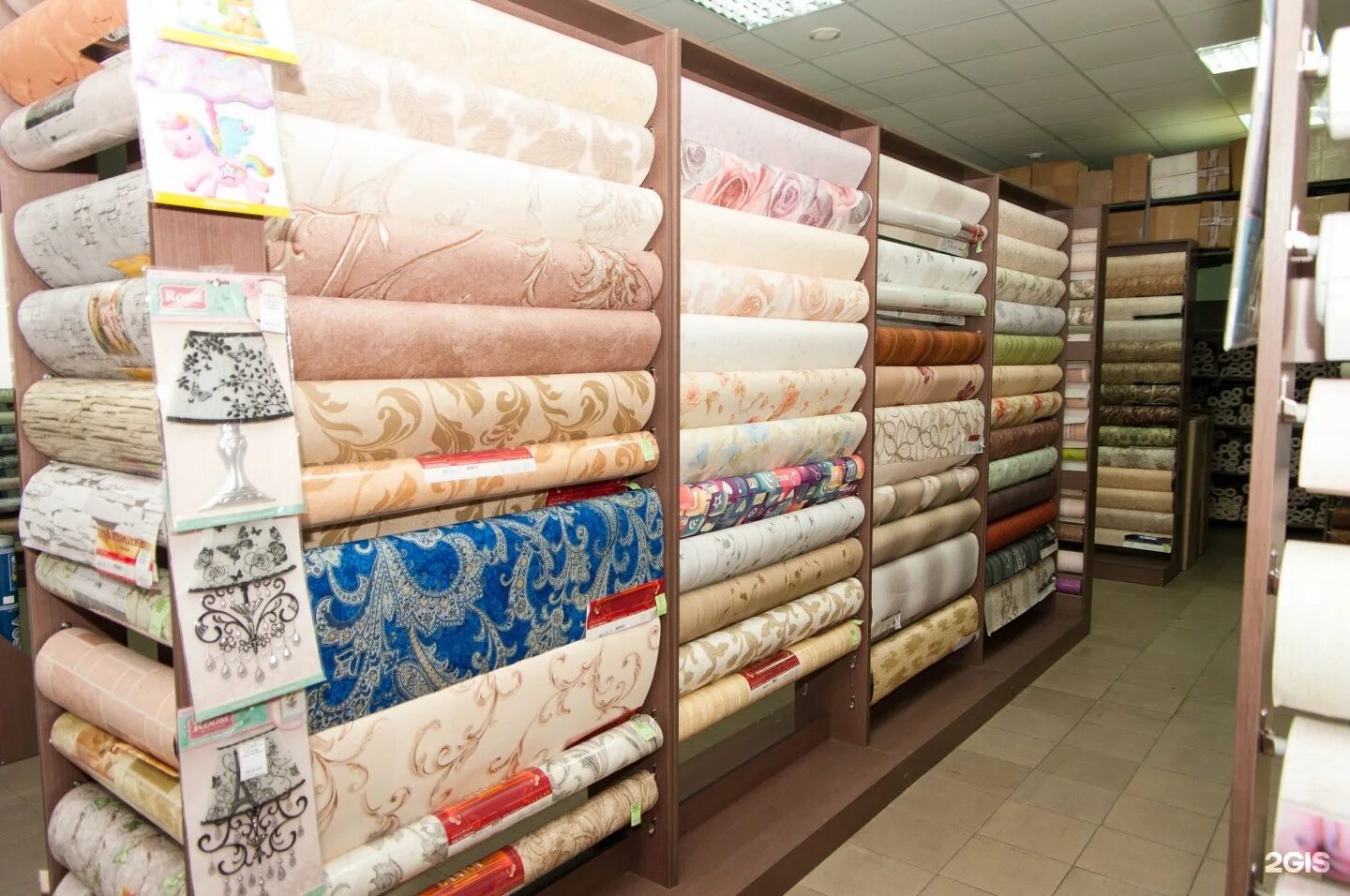 Реклама магазина обоев. Можно сдать обои. Рулоны обоев много. Сдать макулатуру за деньги. Обои ру ярославль.
