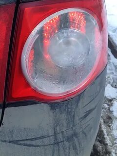 Потеют задние фонари