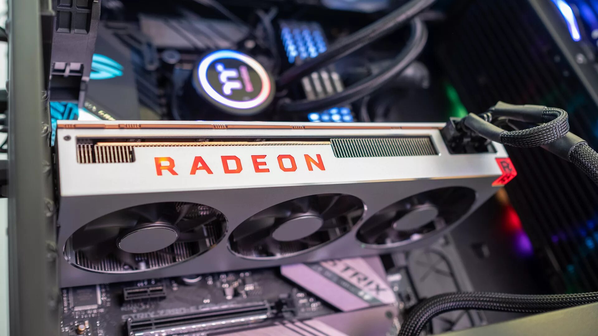 Amd 7 7735hs. Vega 7 видеокарта. amd radeon vii. radeon graphics 7. mac pro 2.1 видеокарта radeon.