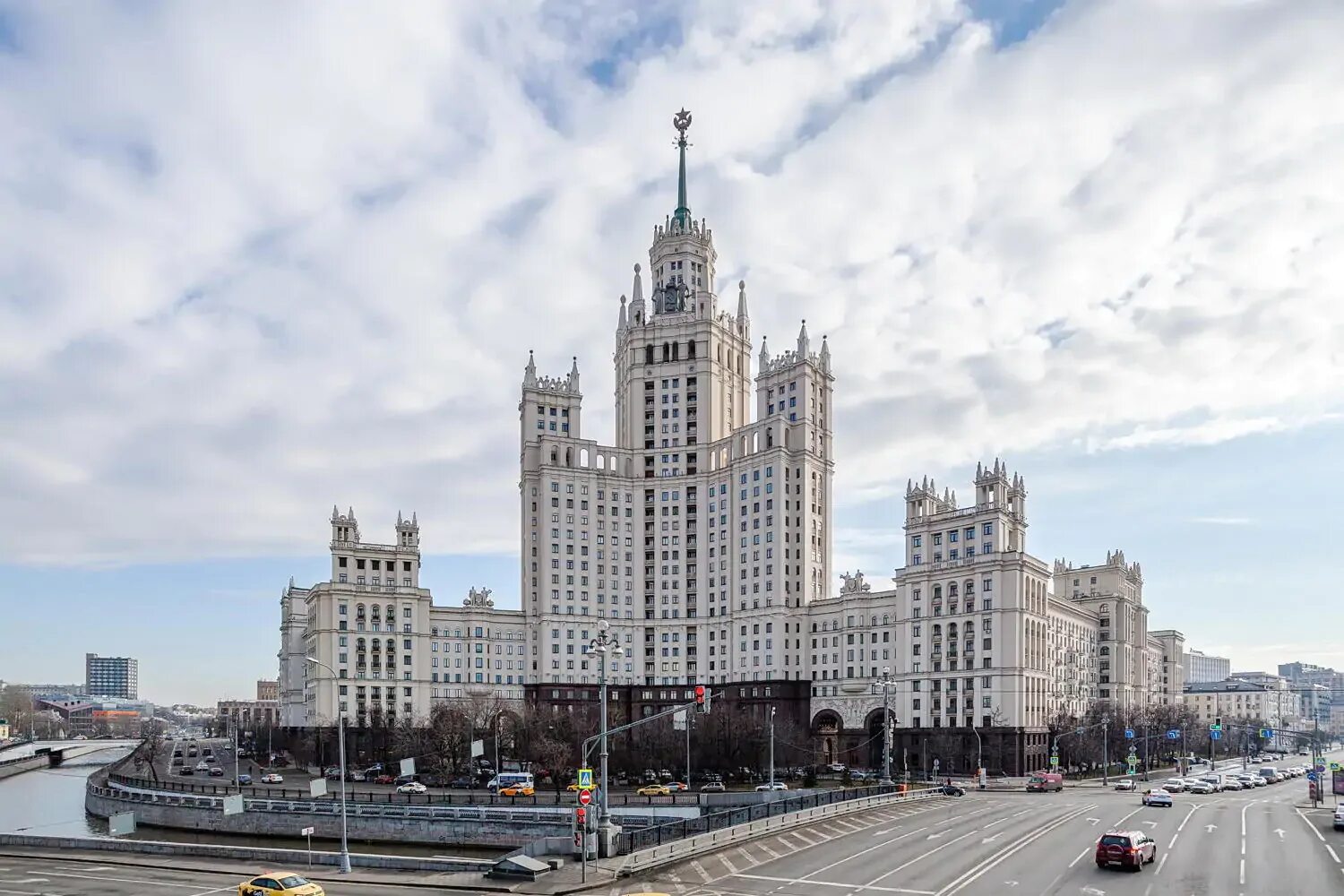 Купить квартиру на котельнической набережной в сталинской. Москва, Котельническая наб., 1/15. Дом на Котельнической набережной 1/15. Г. Москва, Котельническая наб., 1/15 (сталинская высотка). Москва Котельническая набережная 1/15 сталинские высотки.