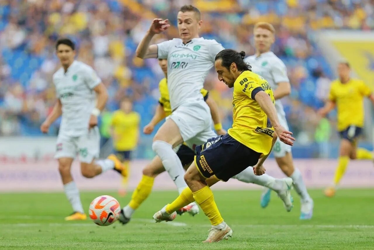 Фк ростов. Ростов ахмат 1 0. 2022 ахмат - ростов 3:1. Ахмат - ростов 2021 фото. Футбол россии премьер-лига.