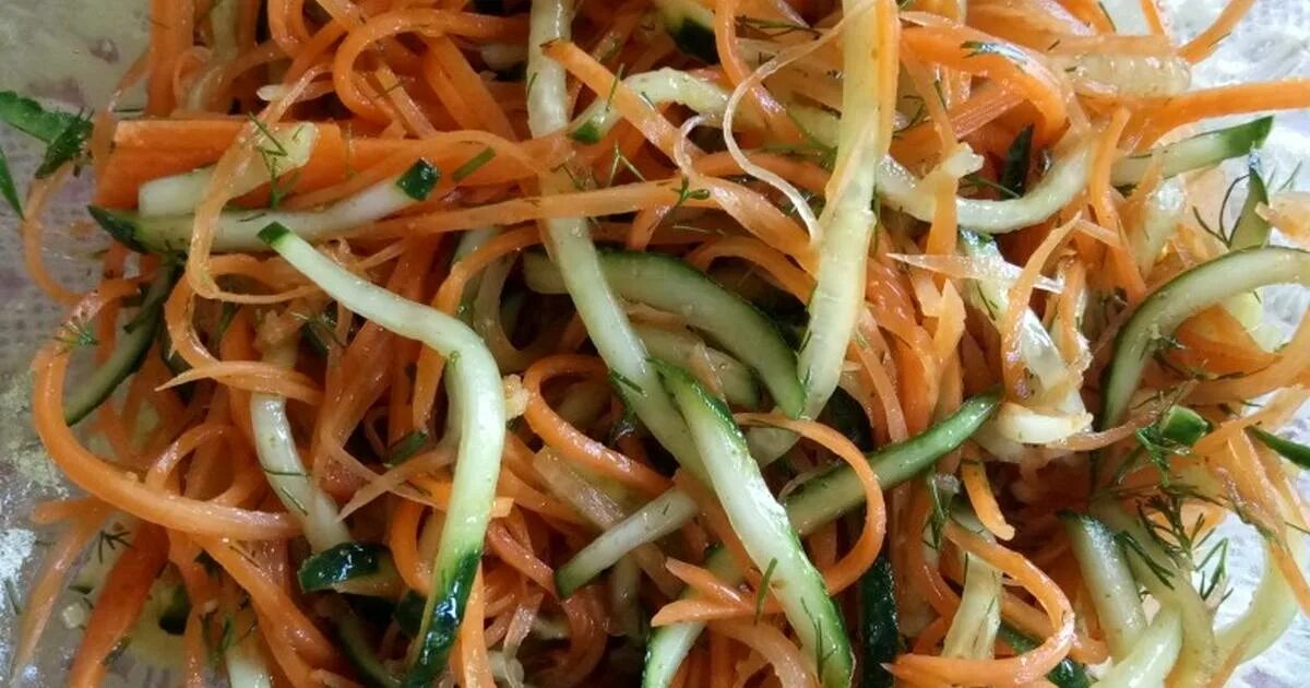 Салат из желудков с огурцом. Салат горгона с корейской. Салат с корейской морковкой. Телячий язык с огурцами. Салат горгона с корейской морковкой.