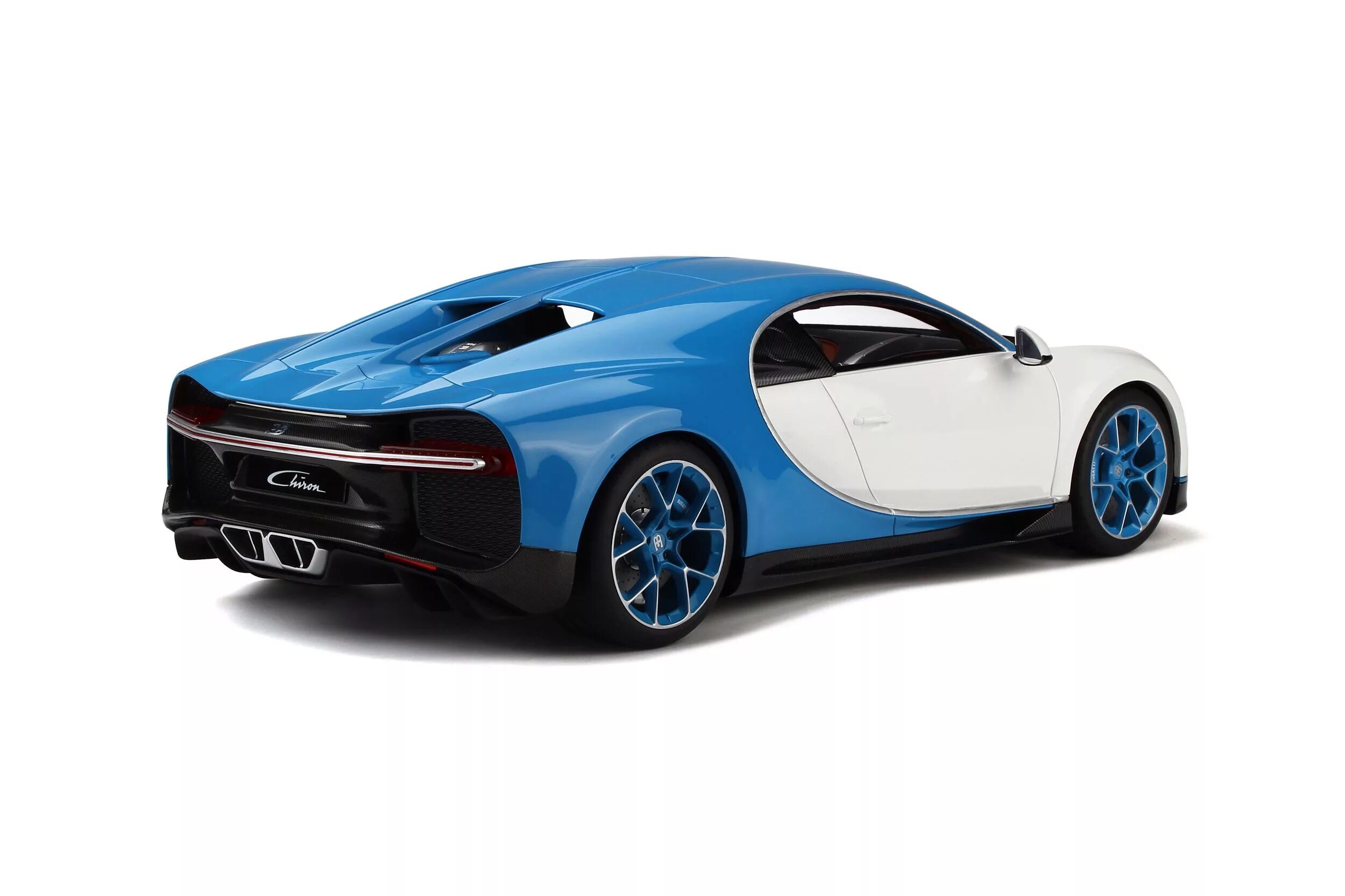 Bugatti 12. 1 18 Бугатти Chiron. Бугатти ЧИРОН голубая. Бугатти ЧИРОН 1 18 Бураго. Бугатти ЧИРОН голубо белая.