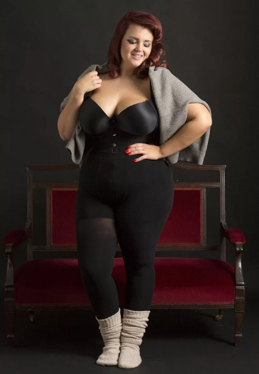 Пышные девушки в колготках. Size plus models ясмин фокс. модель плюс сайз бобби джо. толстые женщины в колготках.