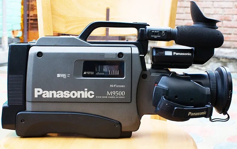 Видеокамера Панасоник м 9500. VHS камера Panasonic m9500. Видеокамера VHS Panasonic 1990. Panasonic NV-m9500.