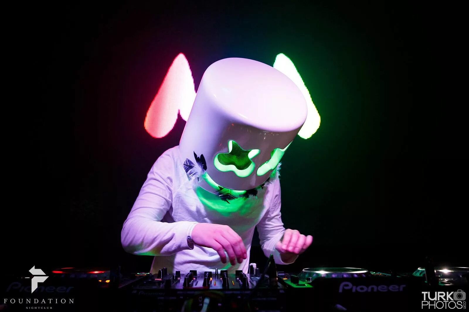 Tayna marshmello ukay remix. Marshmallow музыкант без маски. Маршмеллоу альбом. Маршмеллоу певец. Маршмеллоу дж.