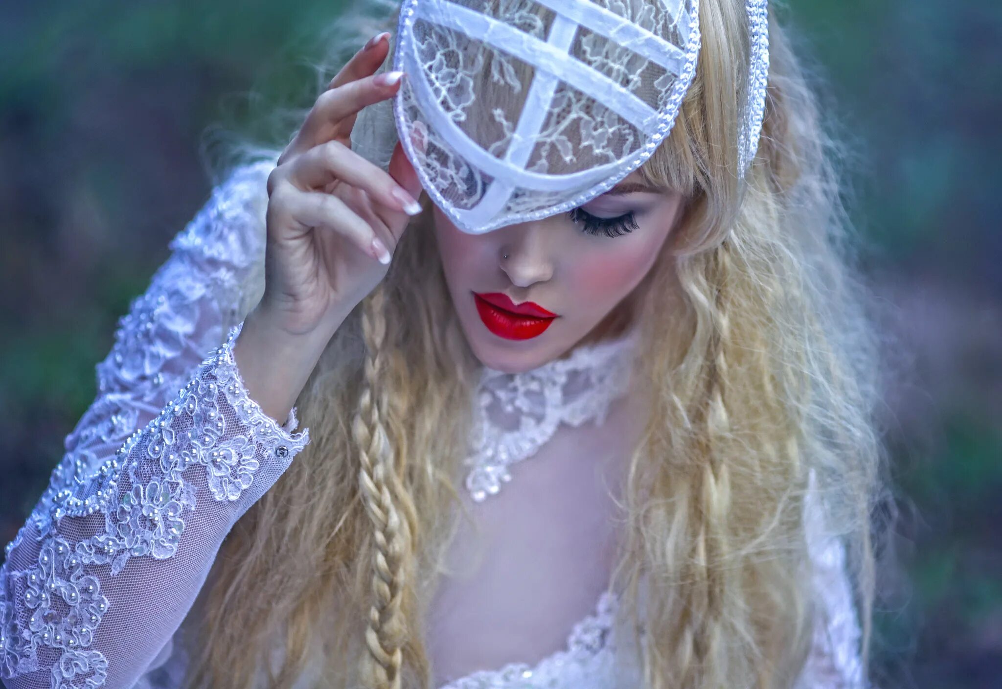 Блондинка в маске домашнее. Фотограф Агнешка Agnieszka Lorek. Красивая блондинка в маске. Загадочная красавица.