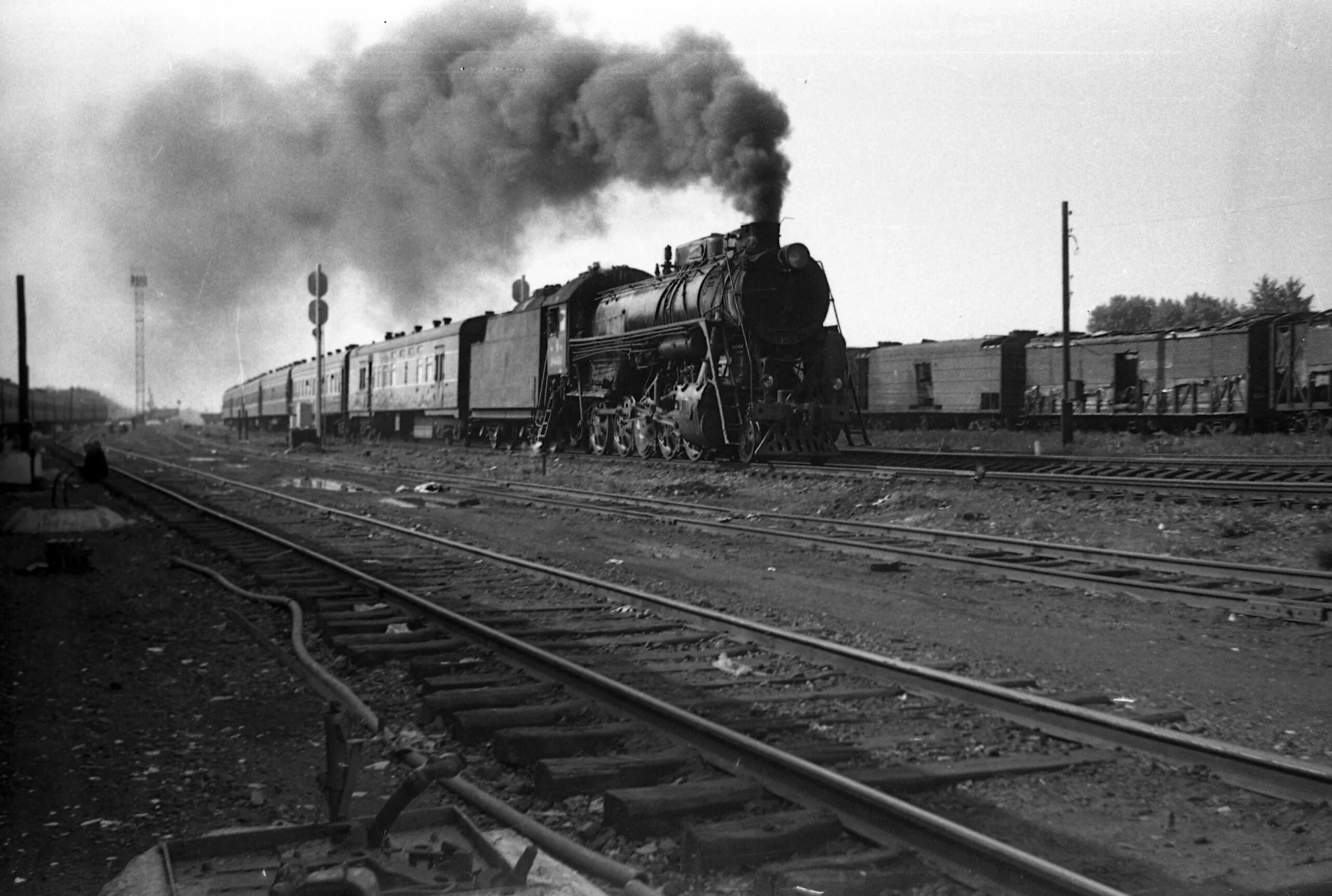 Железная дорога раньше. Грузовой поезд. Советский паровоз. Поезда СССР. Первый грузовой поезд.