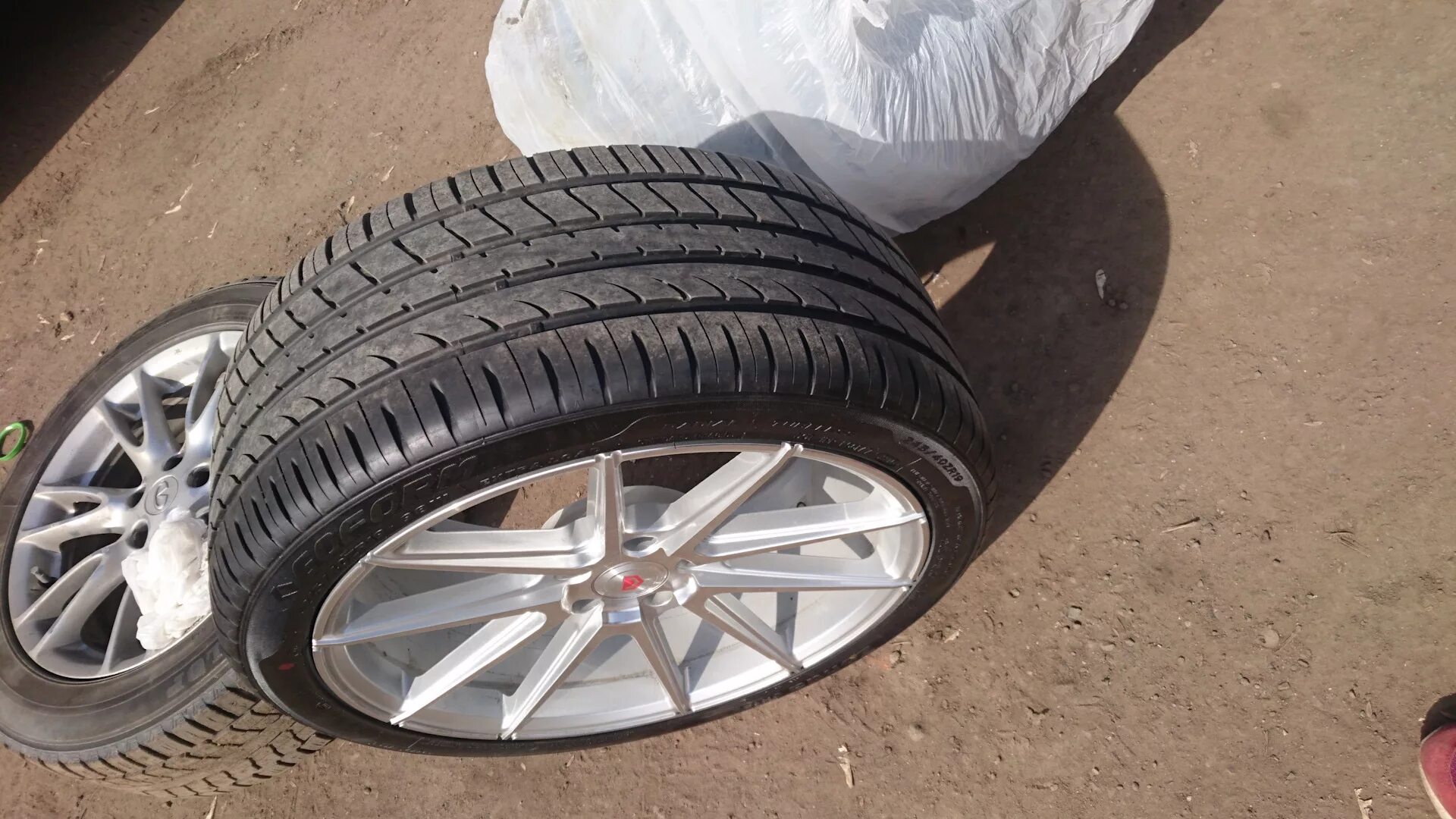 Колеса летние купить р17. 225/45 R19. 235 45 R19 j10. Резина 245 40 19 лето. 245 45 R17 Vossen.