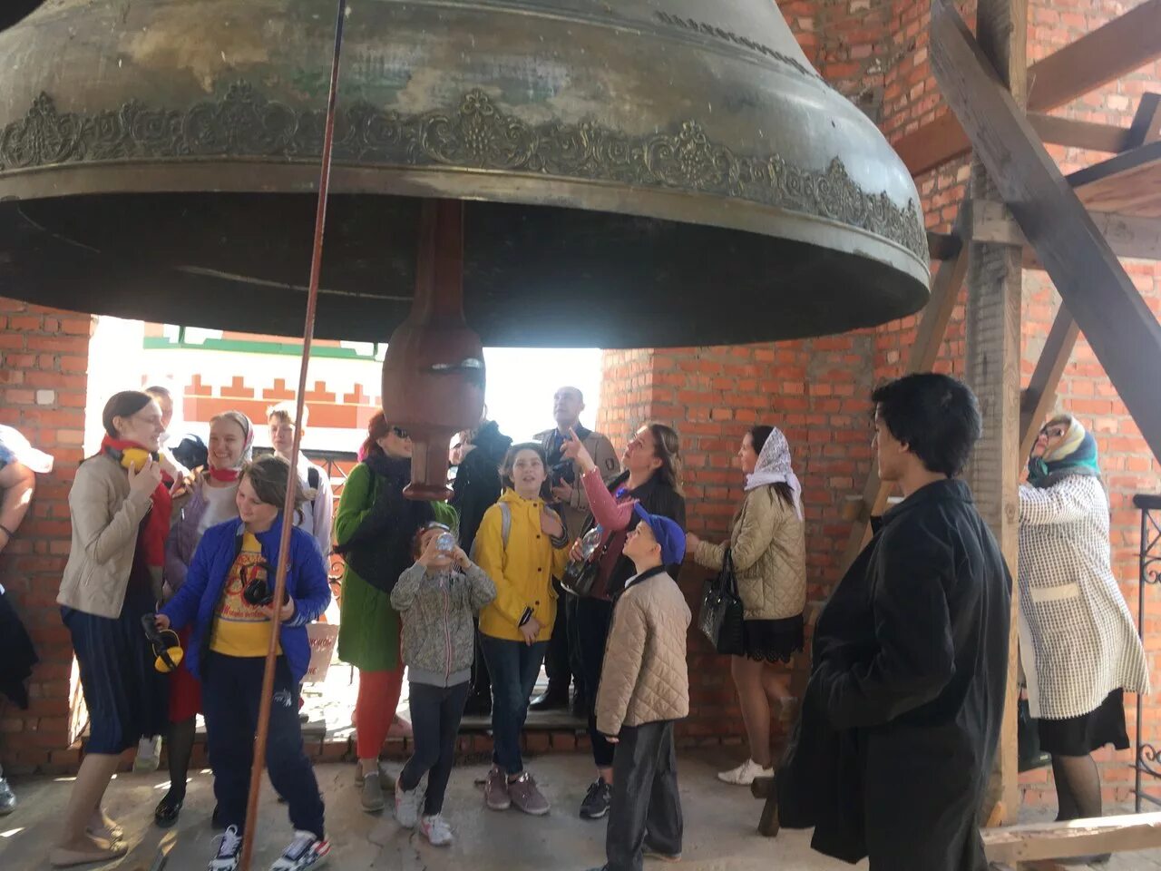 колокольный звон новодевичьего монастыря. подъем на колокольню. экскурсия на колокольню. михаил милославский звонарь. экскурсия на колокольню.