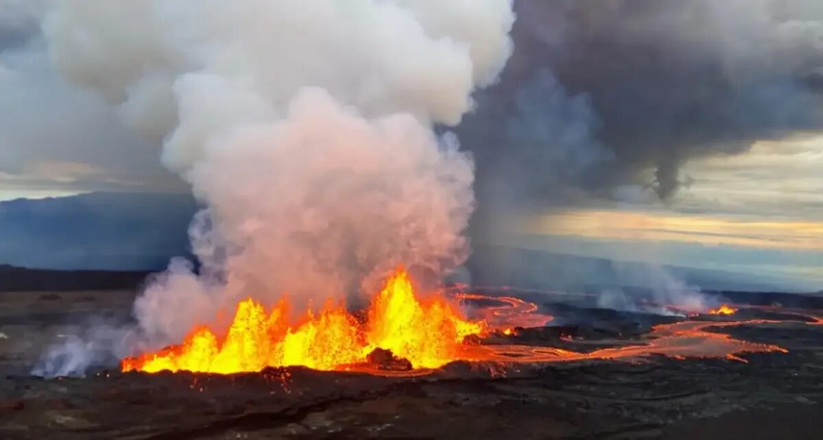 5 самых больших вулканов. Мауна-Лоа на Гавайях. Мауна Лоа извержение 2022. Вулкан Килауэа извержение 2022. Мауна-Лоа вулкан Австралия.