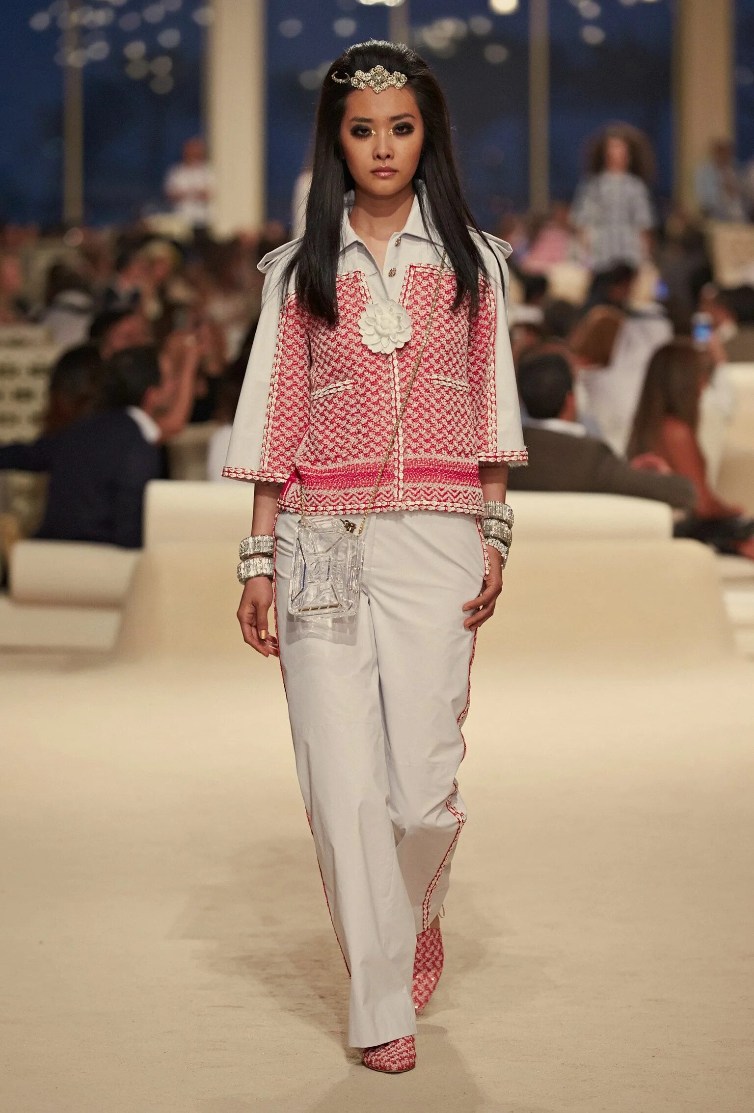 Collection 2015. Шанель показ 2015. Chanel 2015 Cruise. Коллекция Шанель 2015. Коллекция Chanel Dubai.