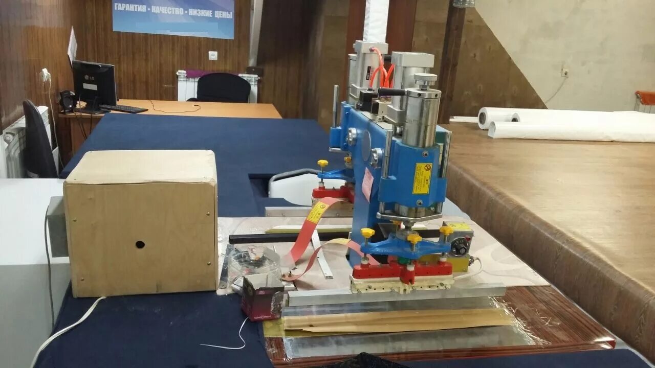 Станок твч для натяжных потолков. Станок твч для натяжных потолков 220 вольт. Станок rg-4000ta. Цех по производству натяжных потолков. Станок для натяжных потолков.
