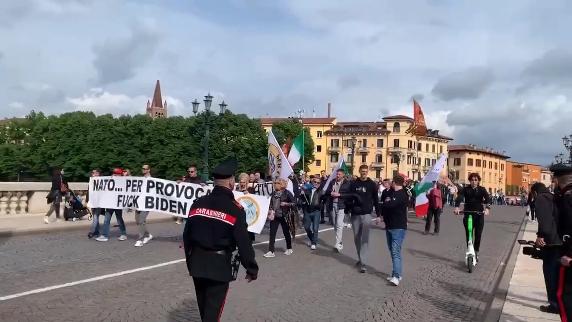 Против попытка. Митинги в италии. протесты против нато. марш свободы.