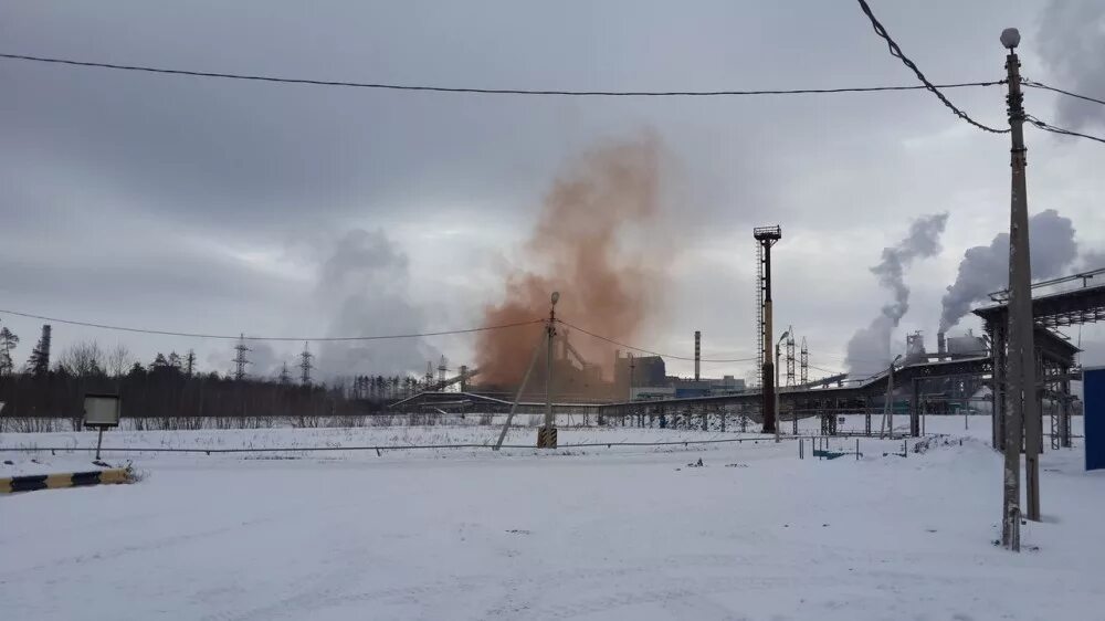 Взрывы в липецкой области сегодня утром. Взрыв на НЛМК В Липецке. Горит НЛМК Липецк. НЛМК дым. Пожар на НЛМК В Липецке сегодня.