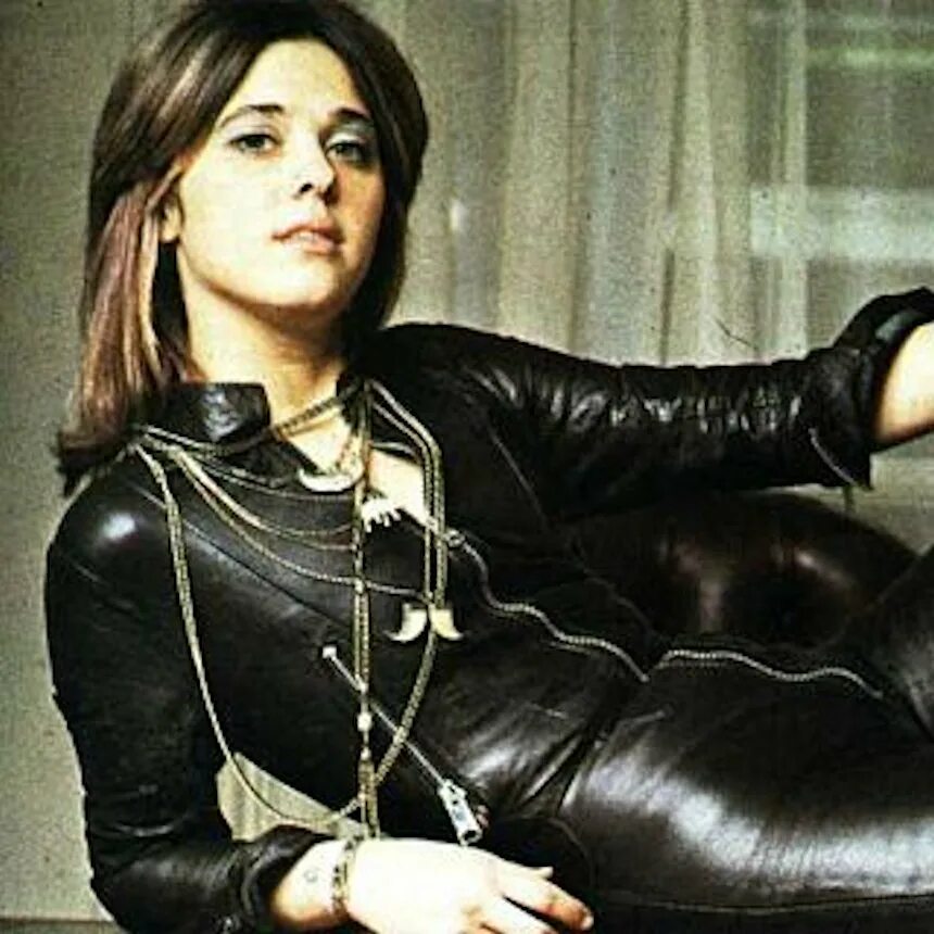 Yigit suzi. Suzi quatro. Певица Сьюзи кватро. Suzi quatro Suzi quatro 1973. Suzi quatro в молодости.