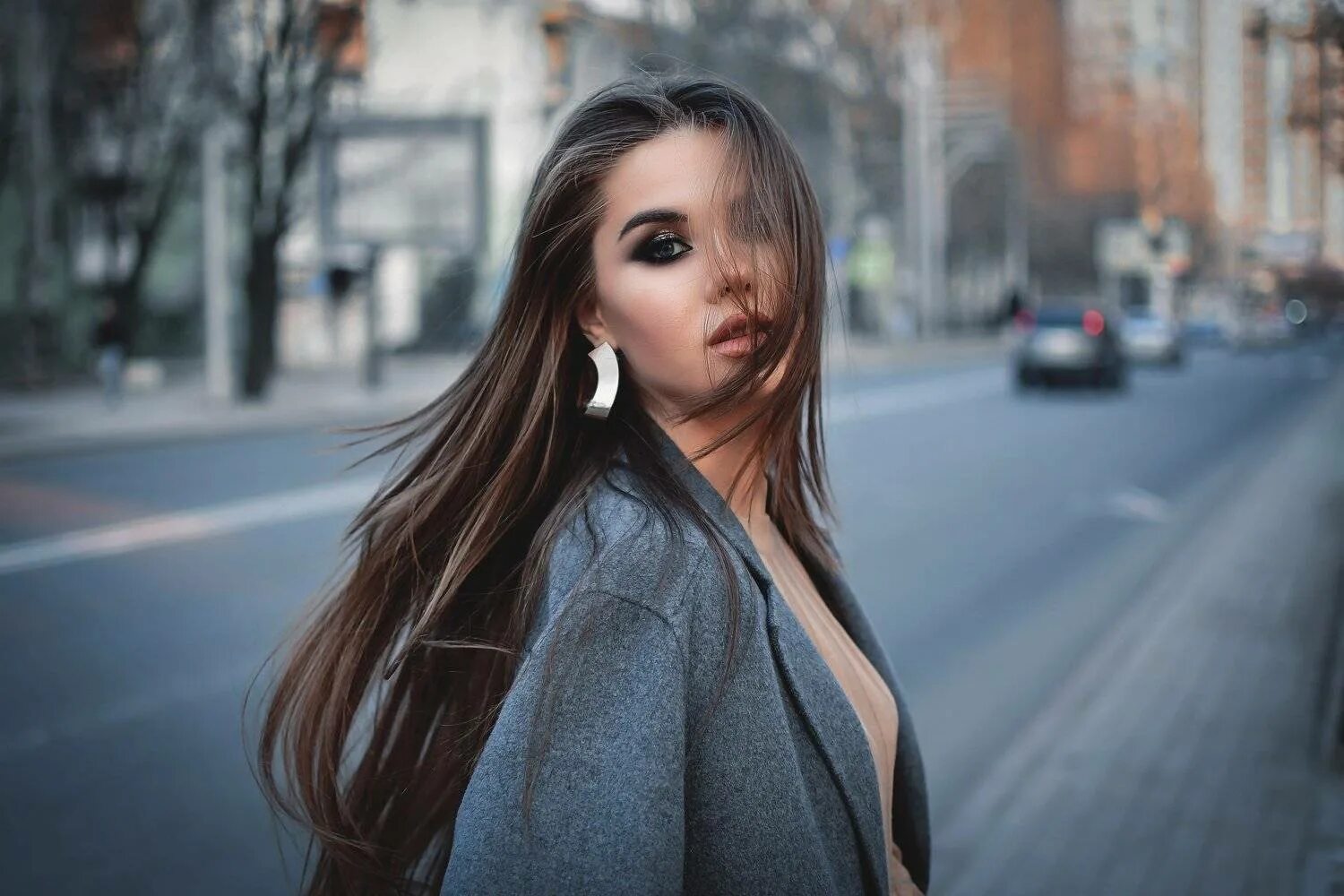 Top music 2020. Хиты 2019 русские исполнители. Модели дж. Песни 2019 русские. Позы с волосами.