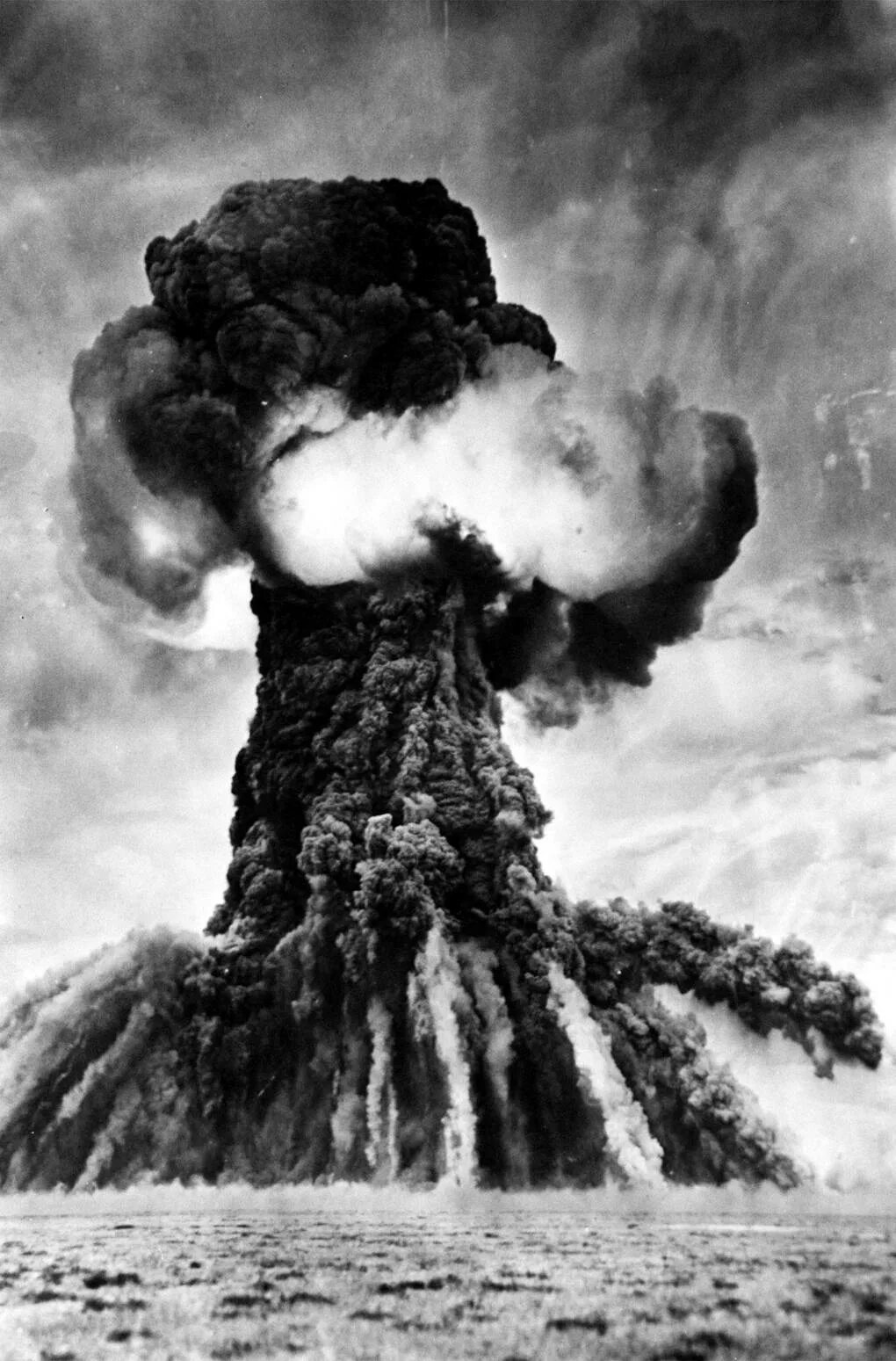 Испытание ядерного взрыва. Семипалатинск полигон испытания ядерного оружия. Атомная бомба Семипалатинск. Первое испытание атомной бомбы в СССР 1949. Испытания атомной бомбы в Семипалатинске.