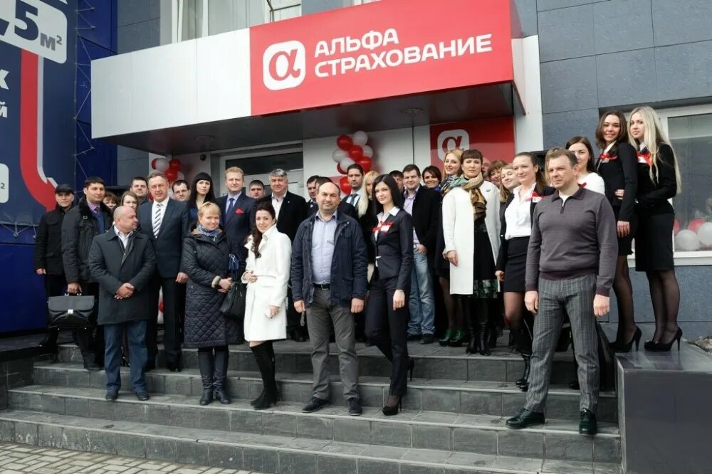 Директор альфа страхования. Директор альфа страхования. Альфастрахование лого. Альфастрахование омс. Альфастрахование реклама.