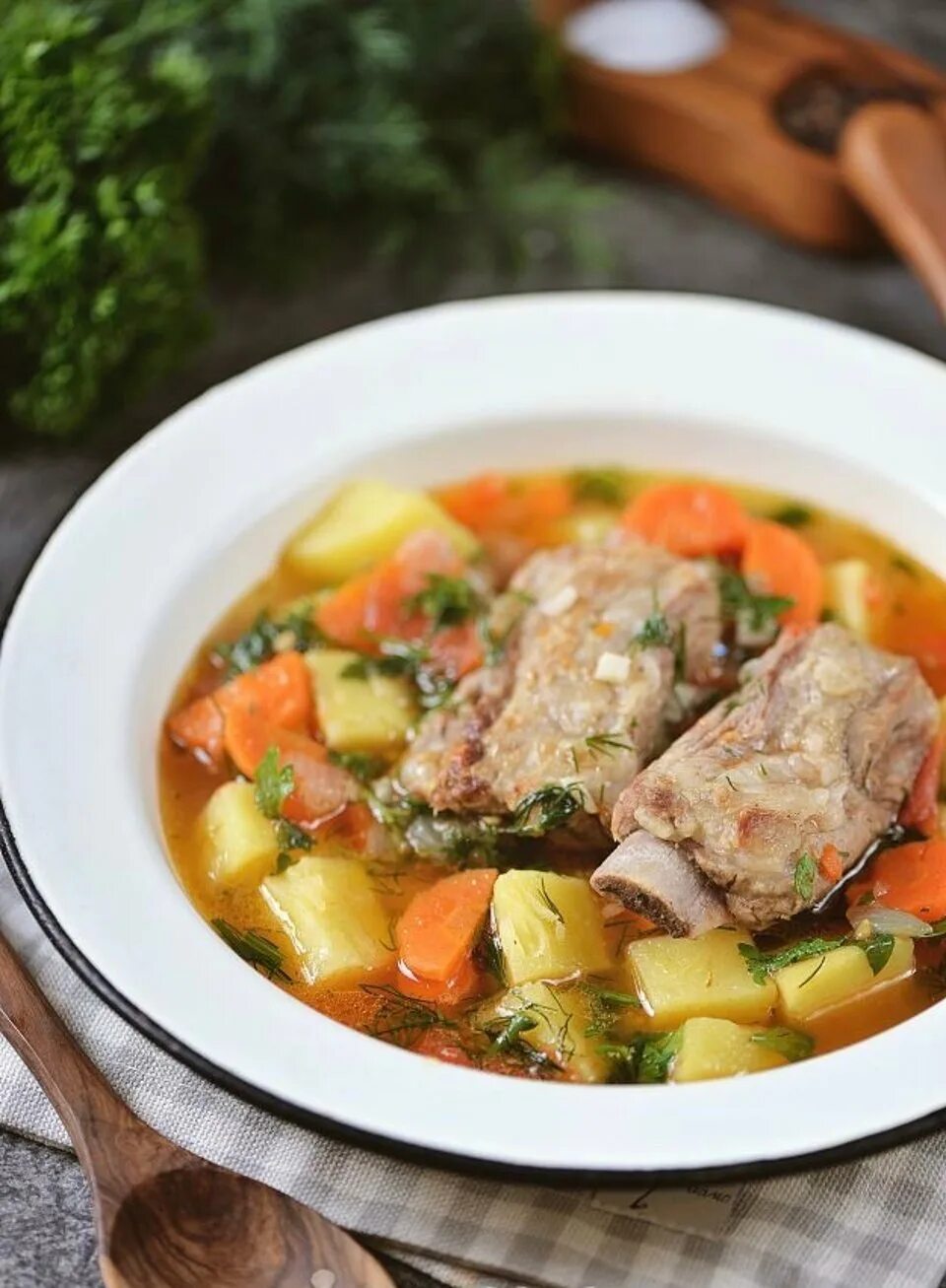 Шулюм с говядиной. Шурпа шулюм. Шулюм с баранины. Шулюм булюм. Шулюм булюм.