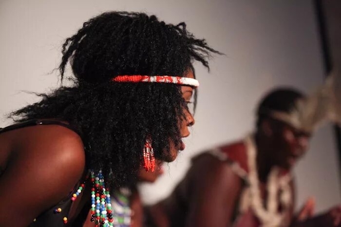 Музыка 5 класс африканские ритмы. Музыканты африканцы. Музыка 5 класс африканские ритмы. Африканские музыкальные инструменты и названия. Национальный африканский инструмент.