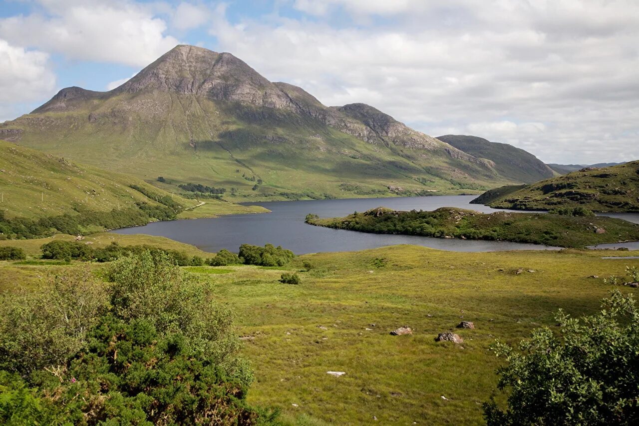 гора бен невис. высокая гора в шотландии. бен-невис шотландия. бен-невис грампианские горы. пик бен невис.