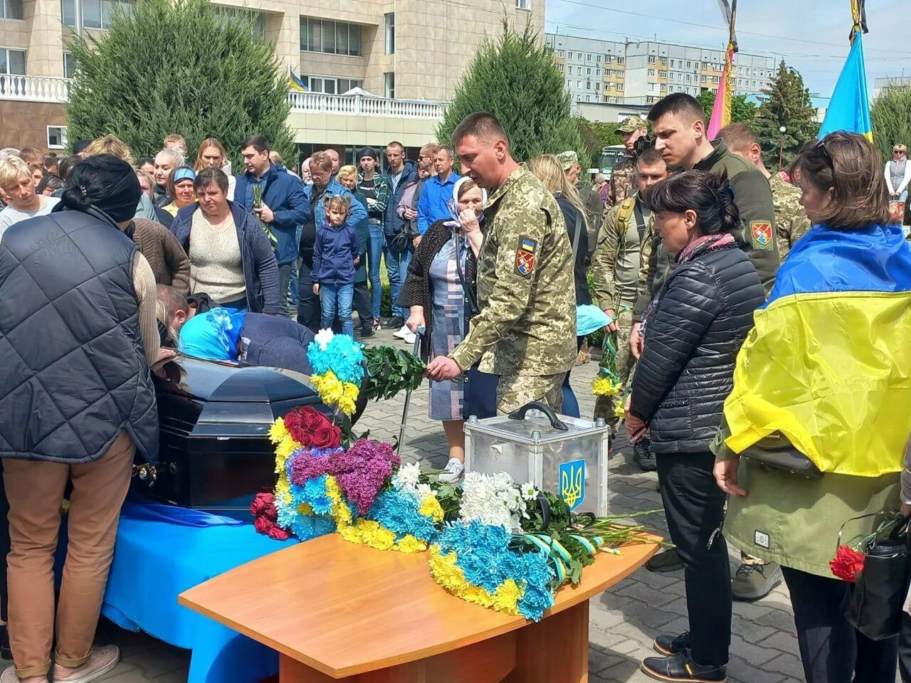 Солдаты на передовой. Разрушения в стаханове. Подбитая российская техника на украине. Новости 2023 донбасс. Российская артиллерия на украине.