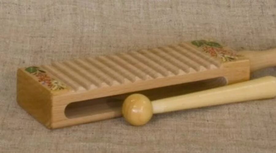 Музыкальные дощечки. Рубель ударный музыкальный инструмент. народные инструменты музыкальные рубель. русский народный ударный инструмент рубель. ударные народные музыкальные инструменты рубель.