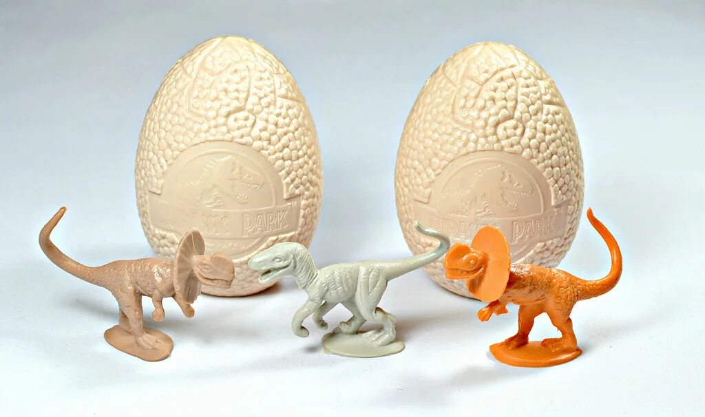 Шоколадное яйцо парк Юрского периода. Jurassic Park Eggs 90-х. Яйцо динозавра парк Юрского периода. Мир Юрского периода яйцо динозавра.