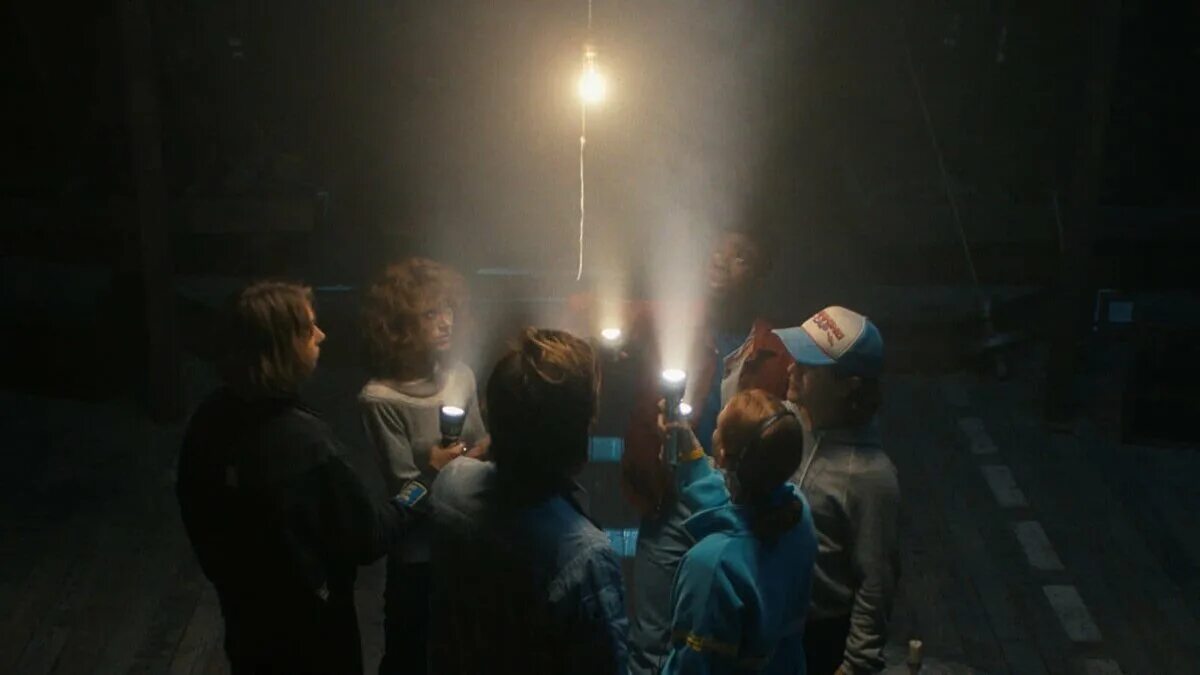 Происходить очень странные события. Очень странные дела 4 сезон эдди. Очень странные дела 4 сезон медбрат. Истязатель разума очень странные дела. Происходить очень странные события.