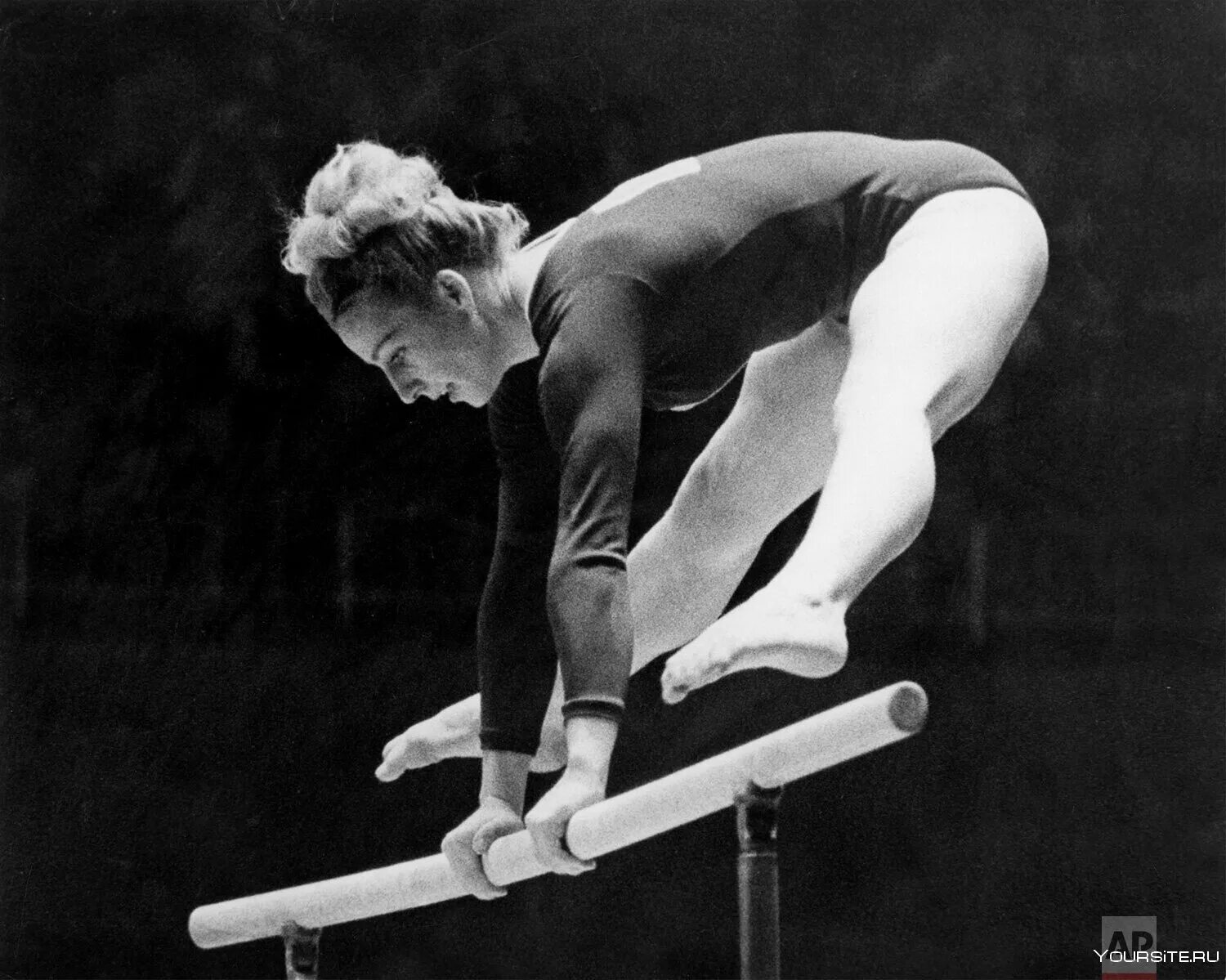 знаменитый гимнаст 9 букв