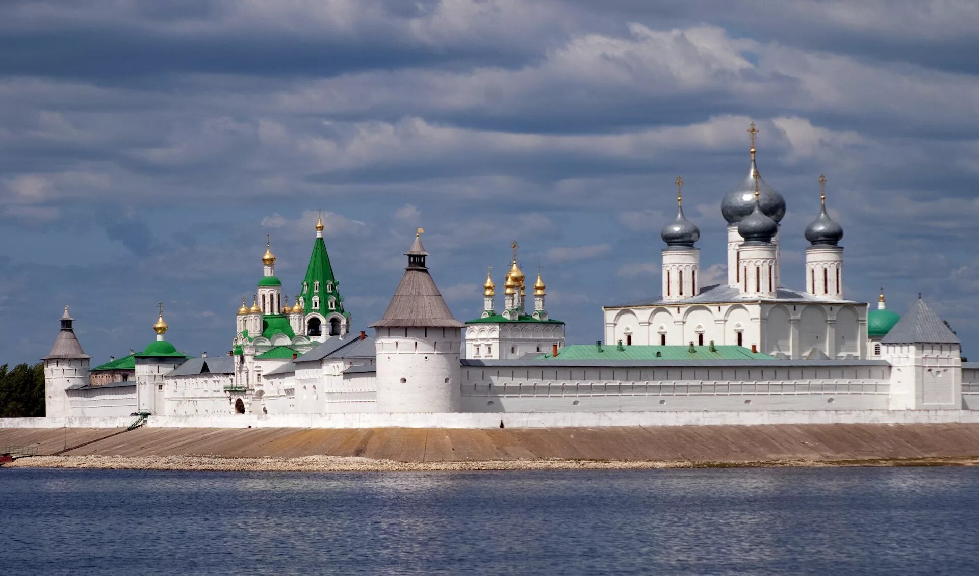 Свято макарьевский монастырь. Макарьевский монастырь Нижний Новгород. Макарьев Желтоводский монастырь. Свято-Троицкий Макарьевский Желтоводский монастырь Нижегородская. Желтоводский Макариев монастырь Нижегородская область.